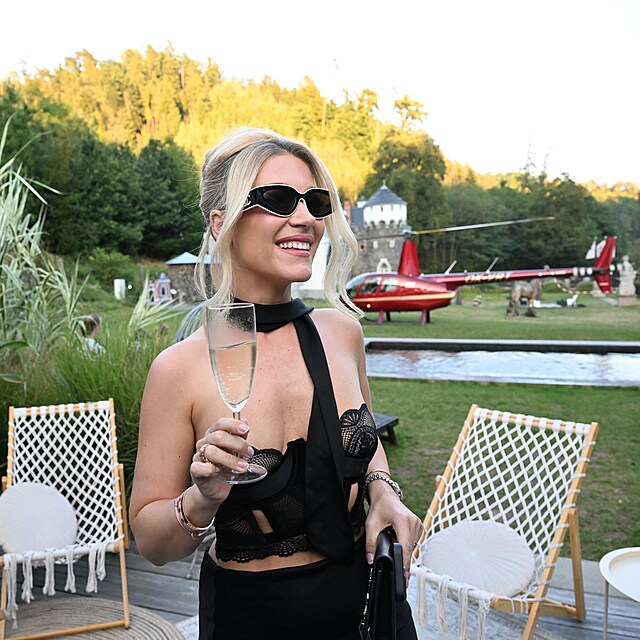 Dominika Myslivcov� slavila narozeniny na hrad� Kunzov.