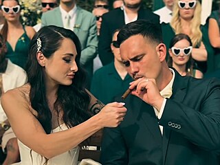 Fayne si konen vzal svou partnerku. Oba slav i spch na socilnch stch