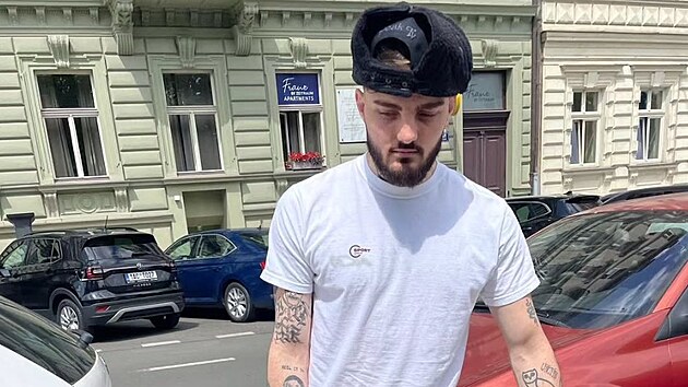 Bizarn� rapper Riad ukon�il kari�ru. No kone�n�, ��dn� �koda, raduj� se lid�