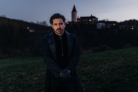 Zrádci jsou zpt i s Vojtou Kotkem v roli hradního pána.