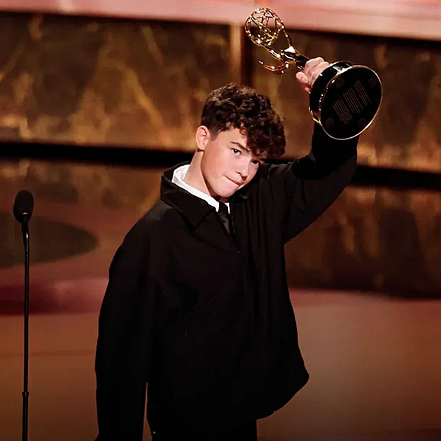 Mladý herec z Adolescence získal cenu Emmy. Zlomil rekord, seriál pouští i ve školách