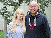 Herec Pavel Ne�as s moderátorkou Petrou Zají�kovou p�ed rozhovorem v Expresu