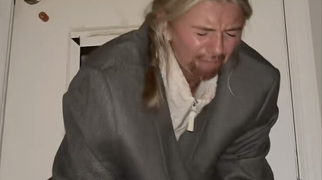 Muzik�l �Hamilton� slav� deset let od sv� broadwaysk� premi�ry a znovu se stal vir�ln�m hitem. Tentokr�t ne d�ky velk�m gest�m na jevi�ti, ale d�ky kr�tk� a nen�padn� sc�n�, kterou fanou�ci na TikToku prom�nili v s�rii komick�ch vide�.