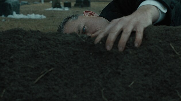 Netflix odhalil trailer k nov� �ad� �Monster: The Ed Gein Story�. S�rie navazuje na p�edchoz� sez�ny o Jeffrey Dahmerovi a bratrech Menendezov�ch a m��� op�t k hranici mezi skute�n�m zlo�inem a filmovou legendou.