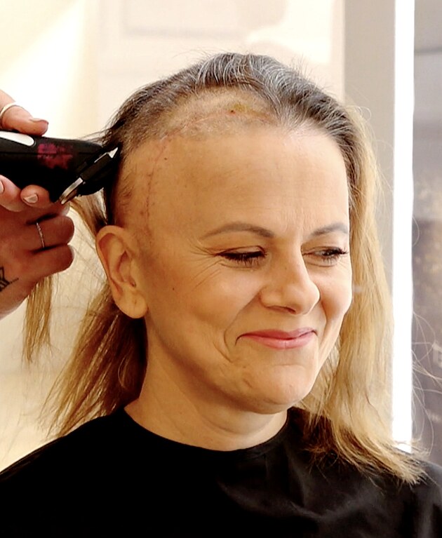 Laďka Něrgešová šla dohola! Během vysílání sundala paruku, máme video ze stříhání