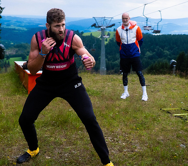 Od armádní výstroje k novému fitness trendu. Zátěžová vesta se používá čím dál častěji