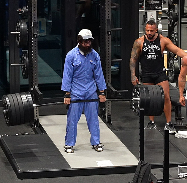 Arnold vzdává hold uklízeči: Anatoly se setkal s legendou a odkrývá tajemství síly