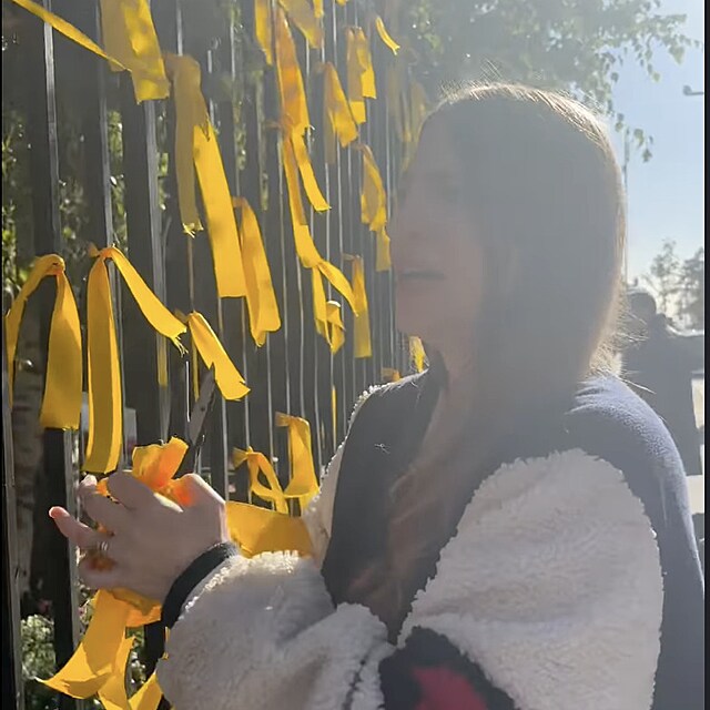 ena sthala lut stuky na podporu izraelskch rukojm.