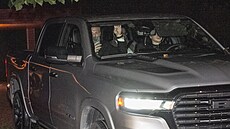 Filip Turek pijel v erném pick-upu pímo k Babiovi.