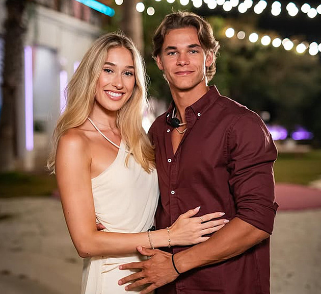 Adéla naprosto zametla s Danielem. Odmítla ho a oba opustili Love Island