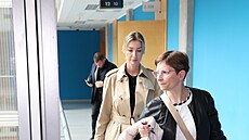 Dominika Mesaro�ová se svou právni�kou.