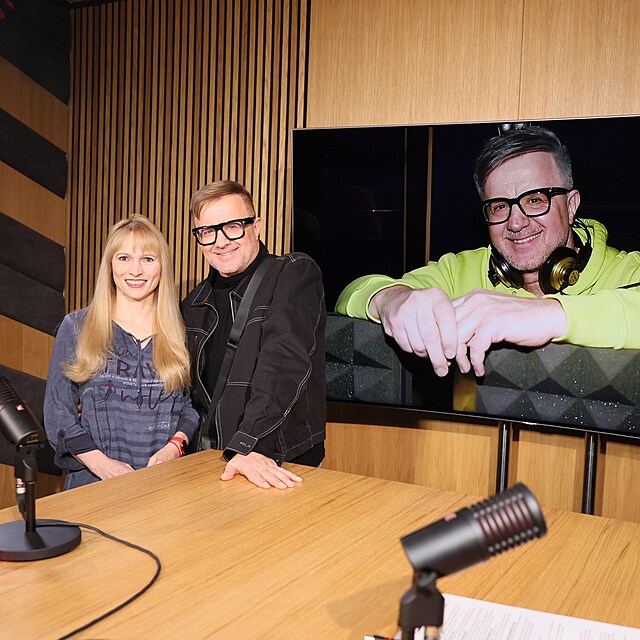 Zp�v�k Petr Kotvald na rozhovoru v Expresu s Petrou Zaj��kovou