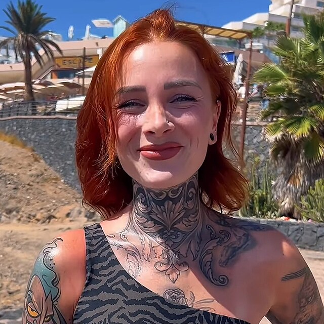 Mika se vysmv Honzovi a Adrian