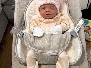 Dvaadvacetilet� Kira Cousins z Airdrie ve Skotsku �okovala rodinu, p��tele i...