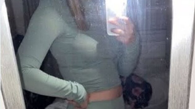 Dvaadvacetilet Kira Cousins z Airdrie ve Skotsku okovala rodinu, ptele i sociln st. Po mscch, kdy sdlela fotky z thotenstv, falen ultrazvuky a pbh o porodu, se ukzalo, e dn dt nikdy neexistovalo.