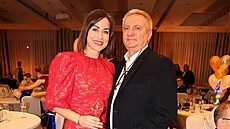 Oslava 75. narozenin Pavla Trávní�ka: Alex Myná�ová a Bratislav Myná�