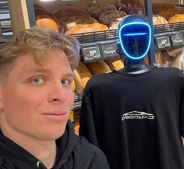 S robotem pro chleba. Steven Gash testoval budoucnost humanoida
