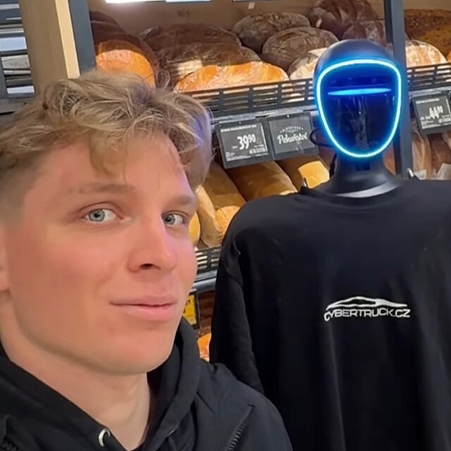 Steven Gash testoval budoucnost humanoida