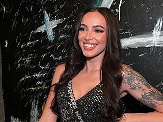 Adriana z Love Islandu pracuje v Hot Peppers