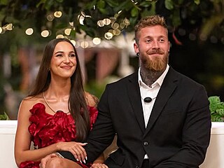 Adriana z Love Islandu pracuje v Hot Peppers