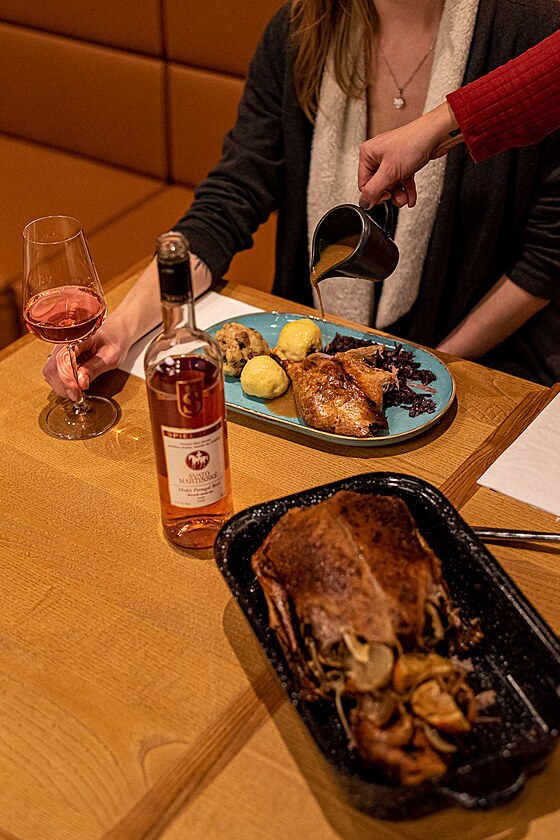 Tady chutn� �Husi�ka�! Tradi�n� svatomartinsk� menu s podpisem...