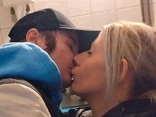 okujc lska: Shopaholic Adel rand s Ondy Mikulou, lid jsou v oku