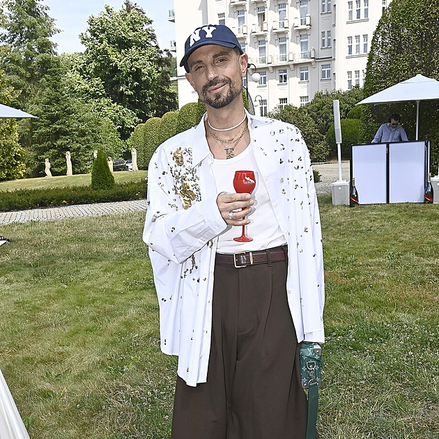 Příběh módního guru Filipa Vaňka otevřel tabu: Rakovina v krku často začíná v ložnici