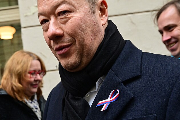Tomio Okamura u Hl�vkovy koleje