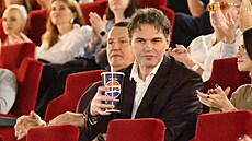 Jaromír Jágr se svou láskou Dominikou na filmu o �epkovi.