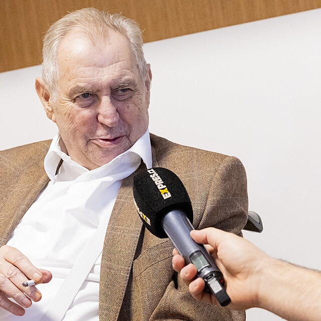 Milo� Zeman pozval redakci Expresu k sob� do sv� kancel��e a vznikl velk� rozhovor nejen o jeho zdravotn�m stavu.