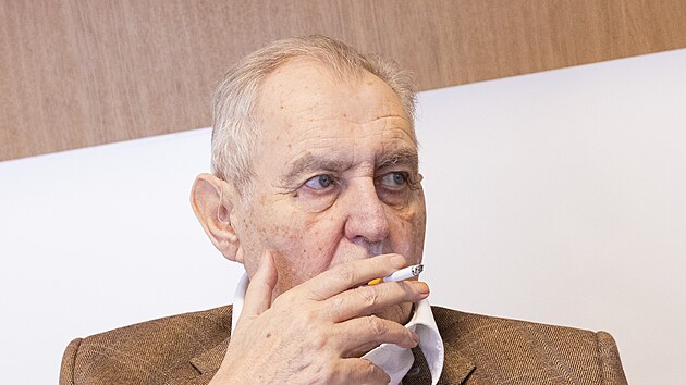 Miloš Zeman pozval redakci Expresu k sobě do své kanceláře a vznikl velký...