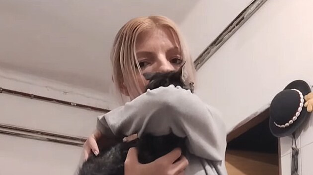 Shopaholic Adel se mus� zbavit sv�ho ko��tka