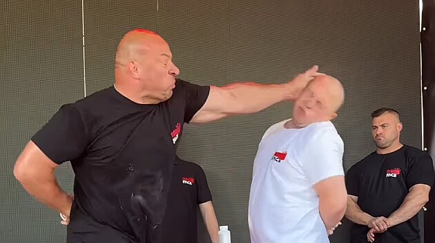 Red Face pl�nuje dal�� galave�er