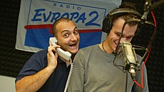 Patrik Hezucký se proslavil coby Mrázek a par�ák Leo�e Mare�e v Ranní show rádia Evropa 2. Moderoval i v televizi, zahrál si v seriálu, daboval, m�l podcast s Milo�em Pokorným a Zde�kem Pohlreichem. Rádiu ale z�stal celý �ivot v�rný a vysílal i z nemocni�