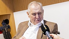 Milo� Zeman pozval redakci Expresu k sob� do své kancelá�e a vznikl velký...