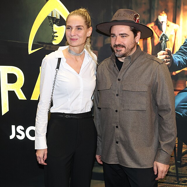 Zr�dci i v�rn� se se�li na slavnostn� premi��e posledn�ho d�lu Zr�dc�.