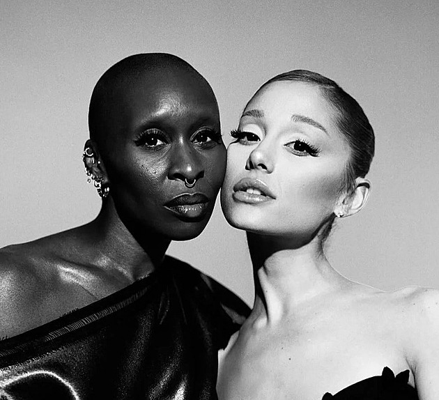 Co se stalo s Arianou Grande a Cynthií Erivo? Lidem jsou pro smích, mluví se o drogách