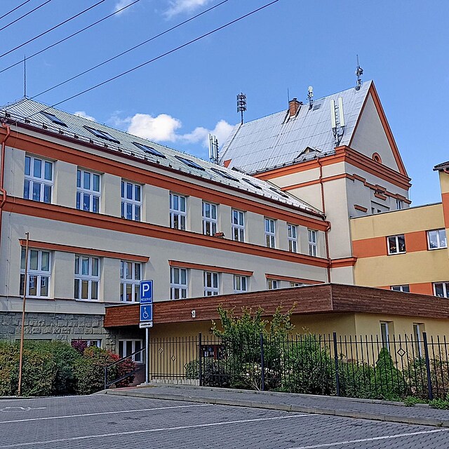 Z�kladn� a mate�sk� �kola Hnojn�k