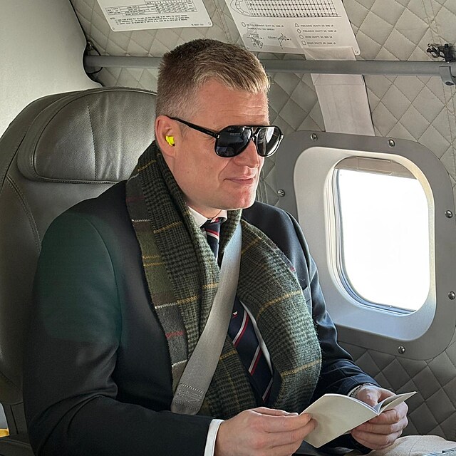 Filip Turek na palub� vojensk�ho speci�lu Casa