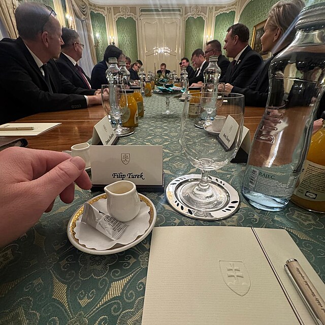 Jedn�n� �esk� delegace s p�edstaviteli slovensk� vl�dy