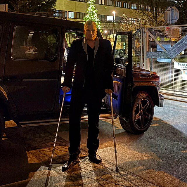 Filip Turek p�i p��jezdu do nemocnice.