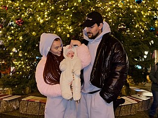 Rachel Karni�ov� se synem Arim a partnerem Pufflickem