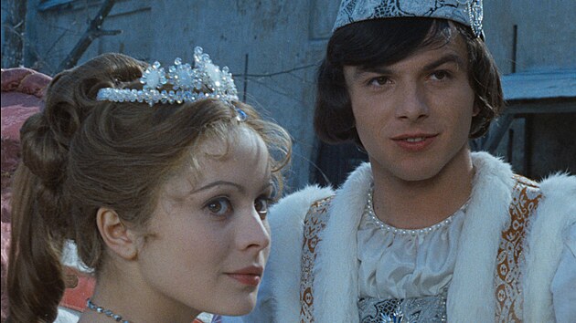 Pavel Tr�vn��ek a Libu�e �afr�nkov� v poh�dce T�i o��ky pro Popelku 