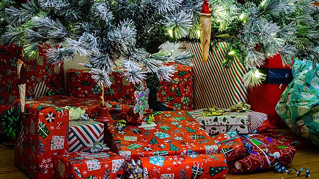 Copak bude pod strome�kem za d�rky?