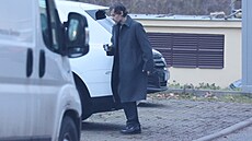 Leo� Mare� po probd�lé noci u Patrika Hezuckého odchází ráno z bene�ovské...