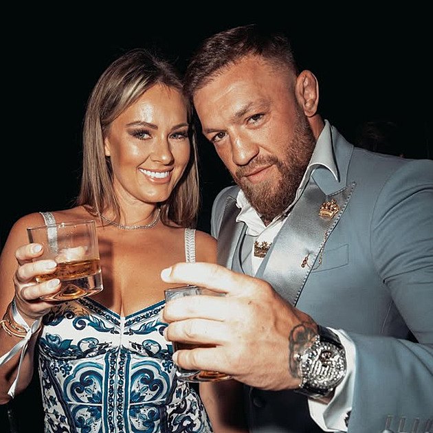 Conor McGregor se má ženit se svou partnerkou. Jejich vztah ale doprovázejí skandály