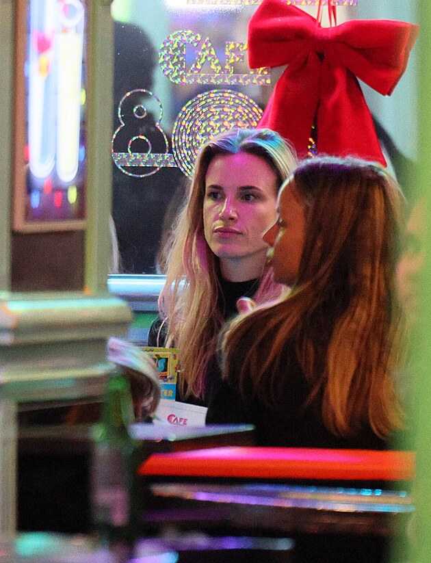 Dcera herce Vladim�ra Kratinov�, Dominika. Ned�vno se rozvedla, dlouh� l�ta se...