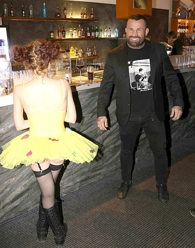 Eva Toulov�, Karlos V�mola