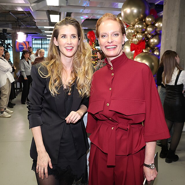 Jana Bern�kov� a Kristina Kloubkov�