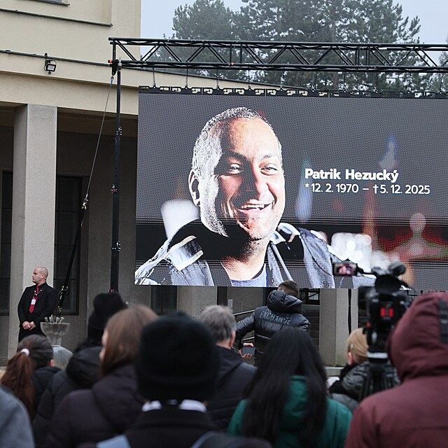 Poh�eb Patrika Hezuck�ho